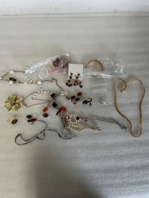 Large Collector of Dealer's Lot Vintage Costume Jewelry