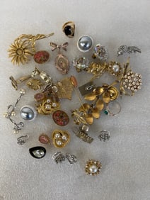 Large lot of Cpstume Jewelry  (26)