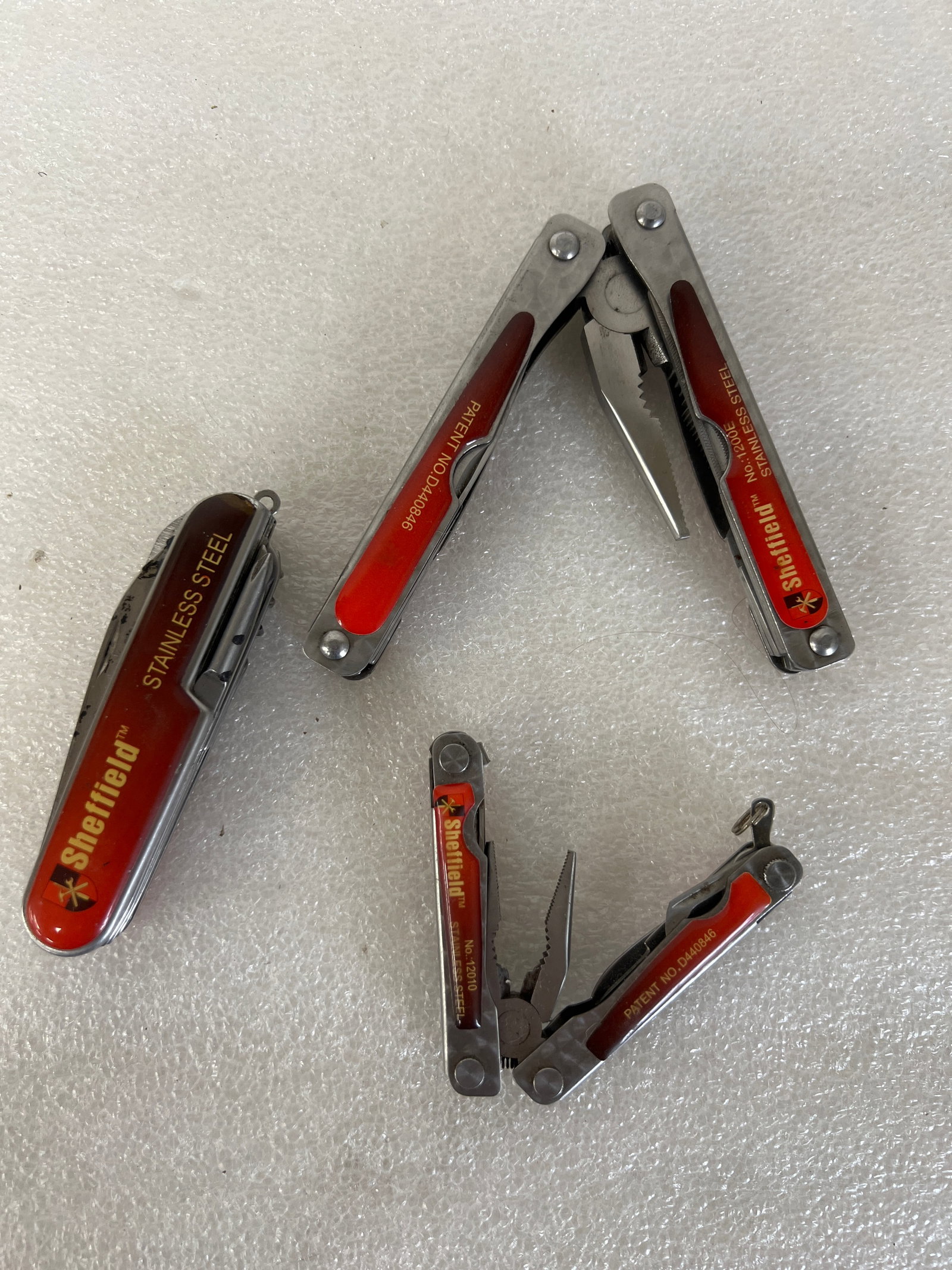 Sheffield Adverrtising Pliers & Jack Knife (3): Two pliers, one larger and one smaller and a jack knife. All with advertising cases. As pictured. Three in the lot