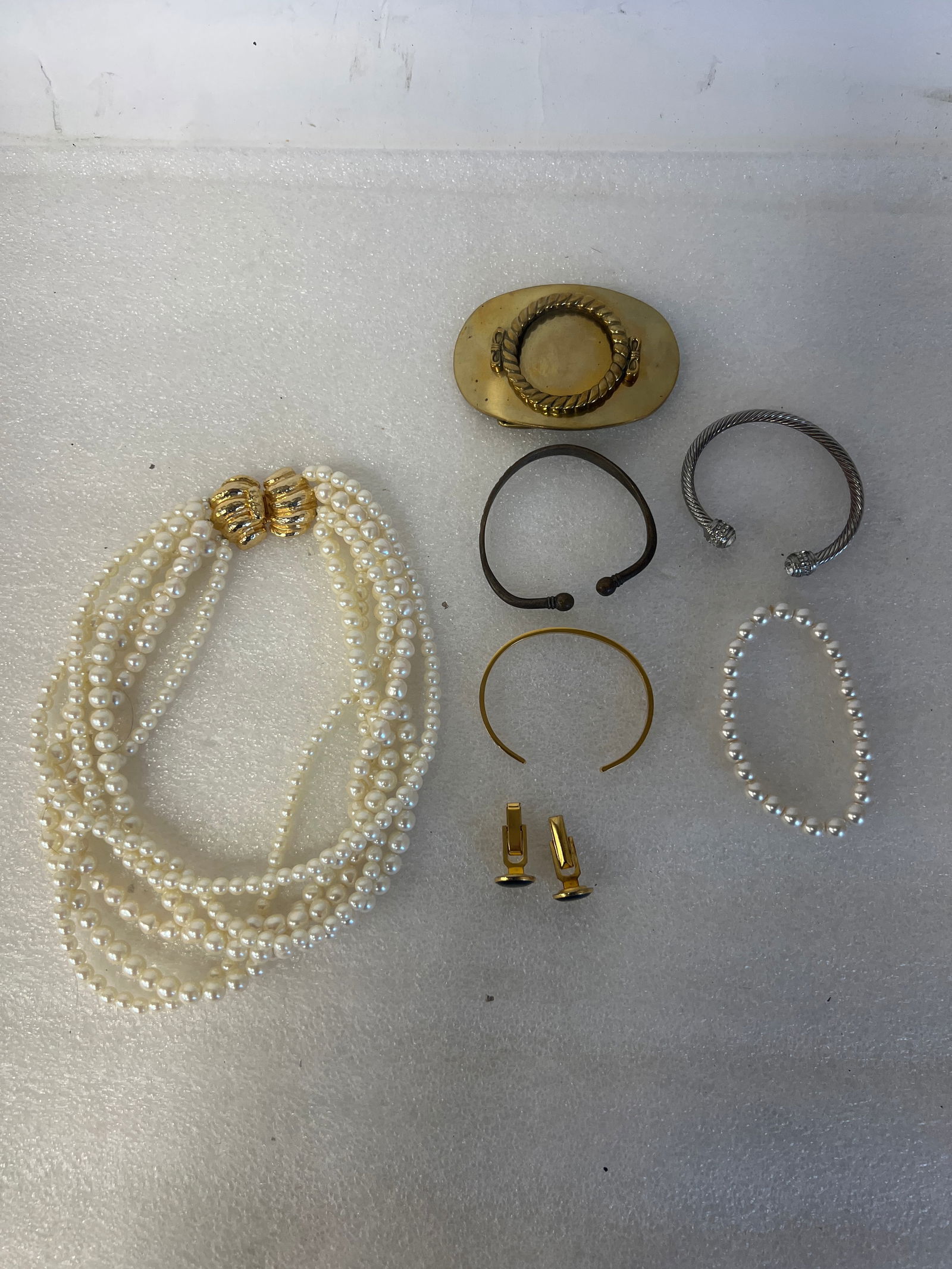 Collector or Dealers lot of vintage Costume Jewelry (7) (1 of 2)