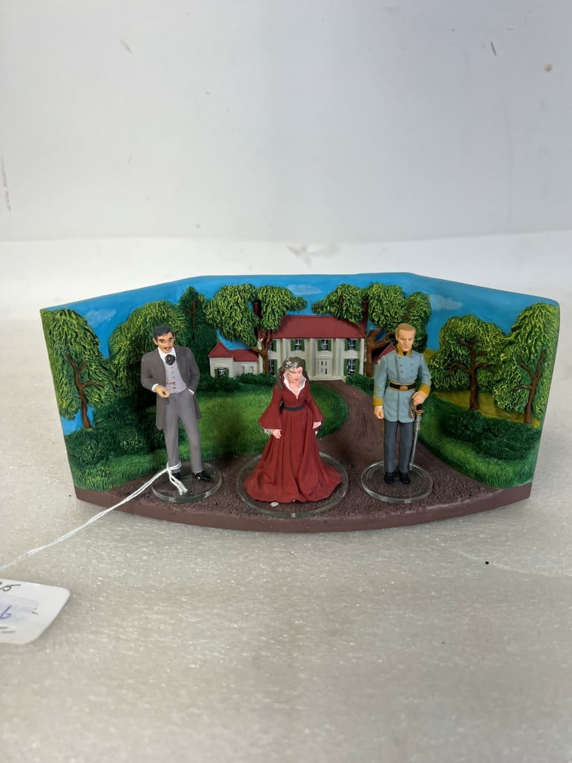 Gone with the wind Diorama Set: Loose Figures with background. Background 4 1/2" H by 9" W Largest figure 3 1/2" H Smallest Figure 3" H