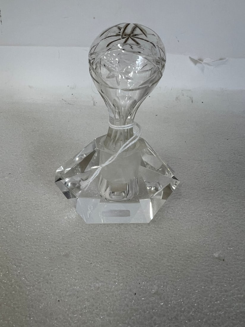 Vintage Perfume Bottle w/ Faceted Stopper: 4.5"H by 3.25"W. No markings