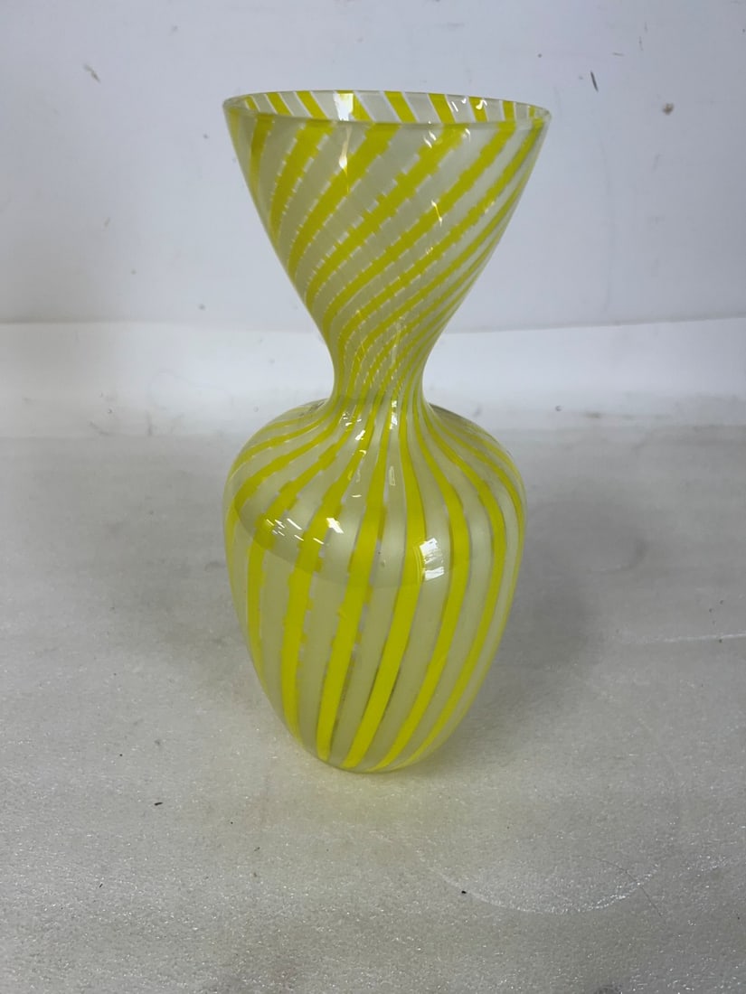 Murano Yellow Swirl Glass Vase: 10.5"H