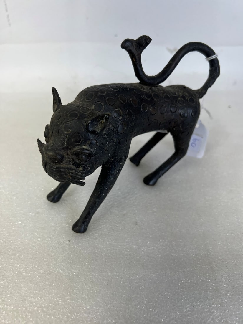 Benin Bronze Leopard (1 of 2)
