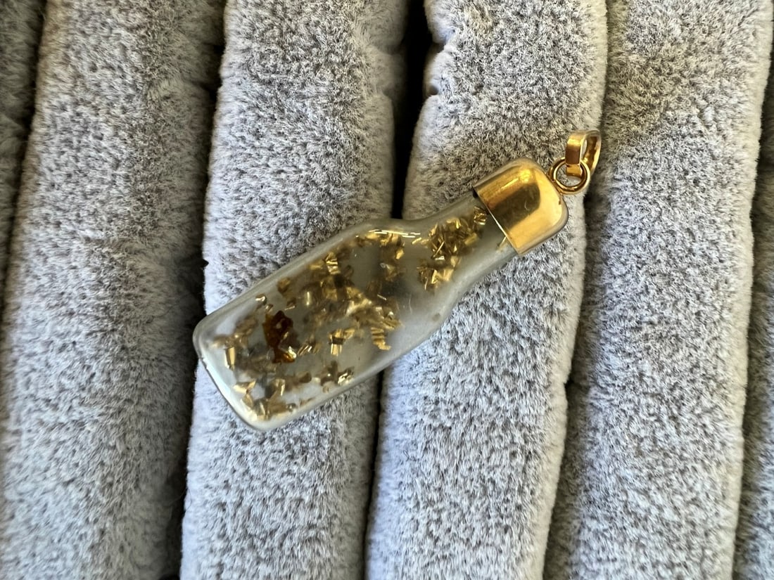 Bottle of 14K Gold with 14K Pins: 1.5"H As pictured.
