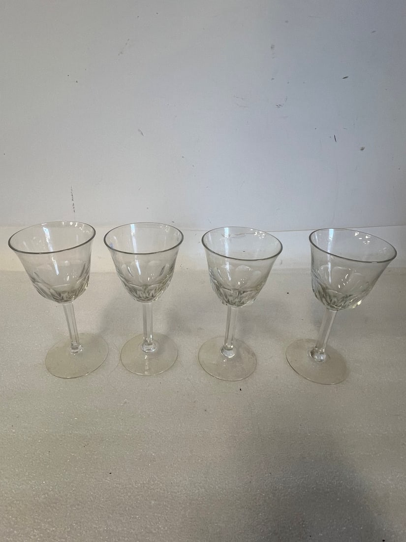 Set Of Crystal Wine Glasses (1 of 1)
