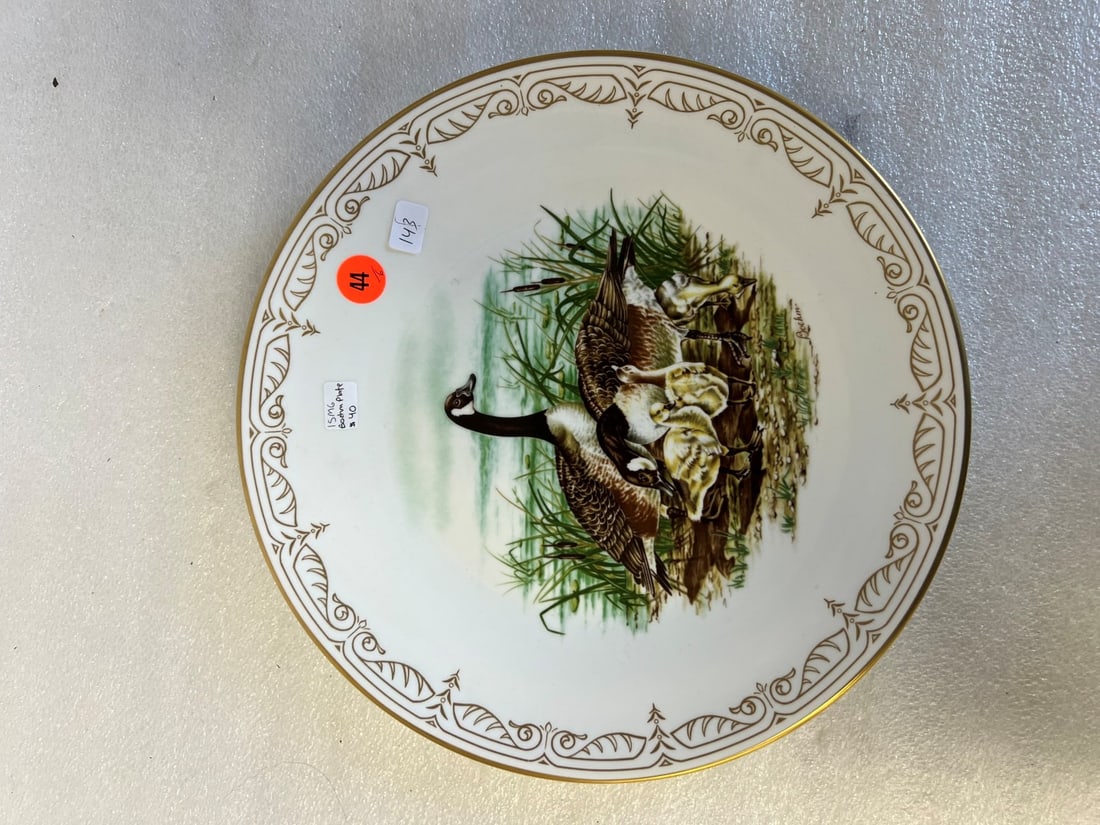 Limited Edition Edward Marshall Boehm "Canada Geese" Collector Plate: 11" in diameter. Hand crafted English Bone china with pure gold border. From the Water Bird Collection.