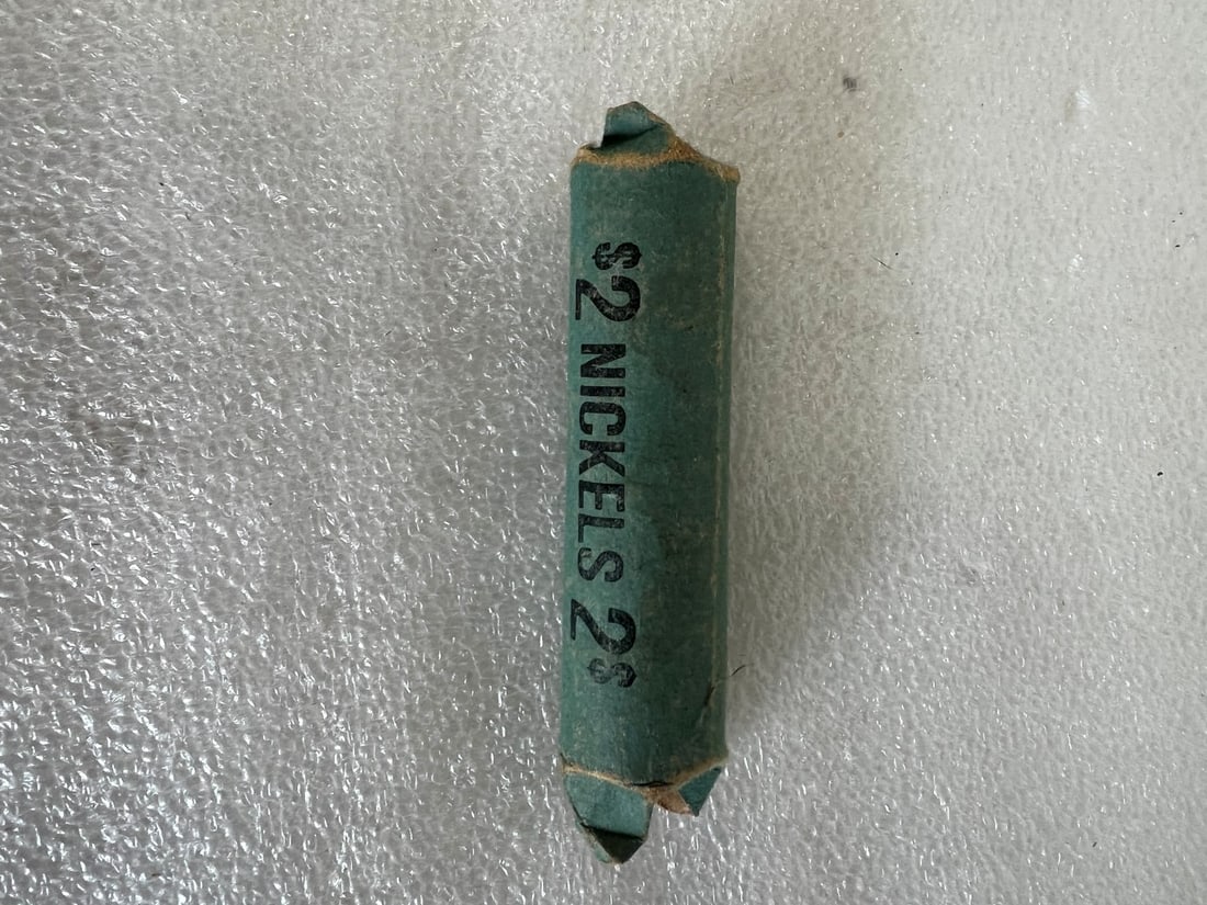 Roll of Nickels (2$): In Long time wrapping Not opened by the gallery