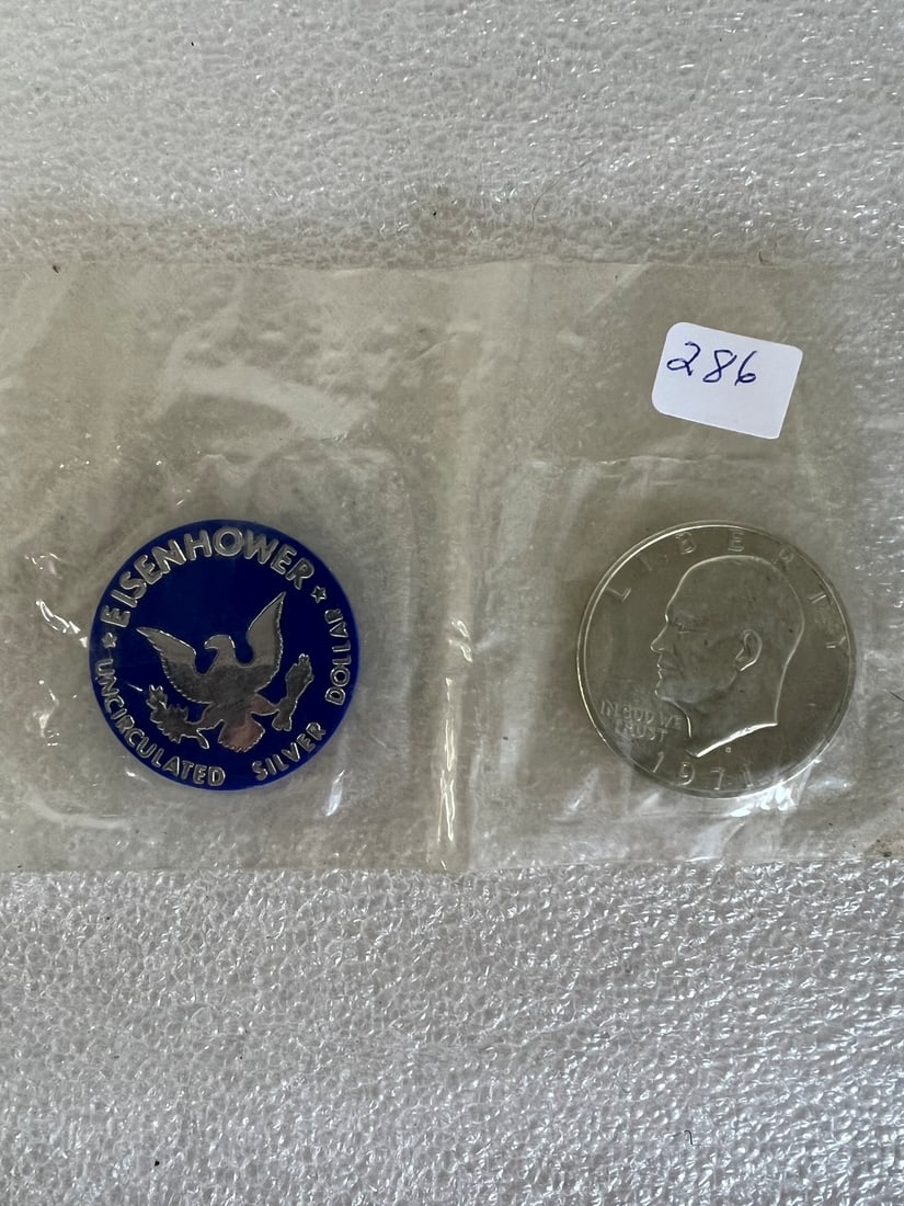 1971 Uncirculated Eisenhower Silver Dollar (1 of 2)