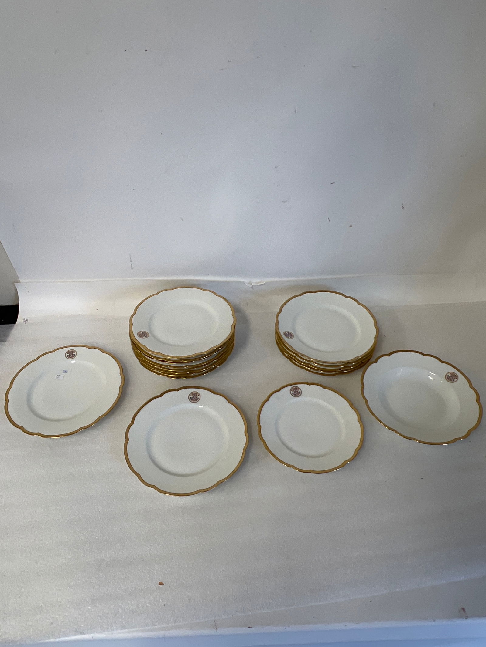 Haviland Limoges Dinner Plates and a Bowl (17)n: Gold edge, Marked at the back Haviland Limoges. In green Frank Haviland Limoges in red. 10 1/2"