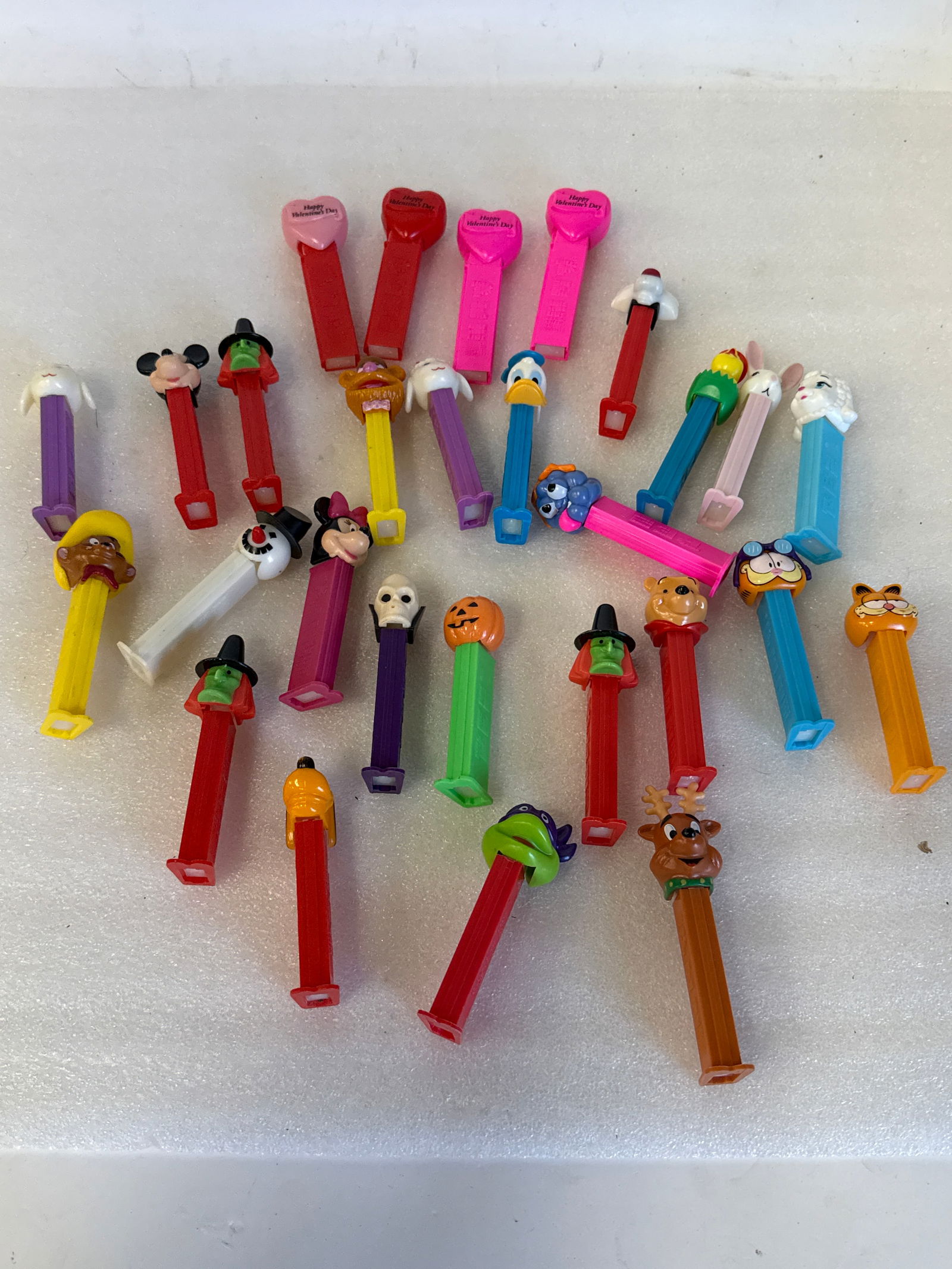 Lot of Vintage Pez Dispensers(28) (1 of 4)