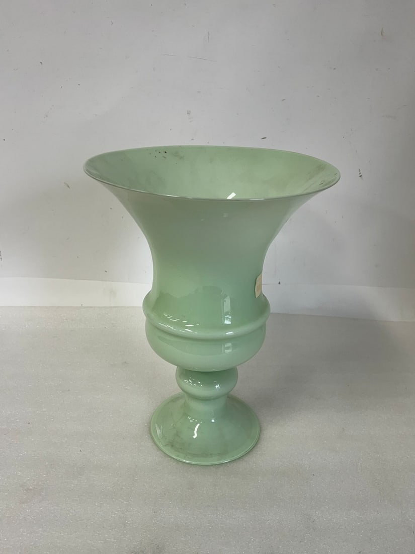 Art Glass Pale Green Vase. (1 of 1)