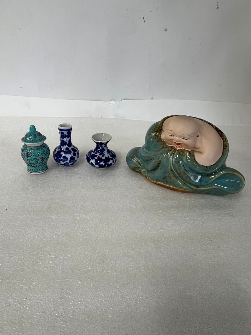 Oriental Lot of Antiques (4): Pottery Buddha figure; miniaruew covered jar, and two blue and white cabinet vases 5 tp 2"