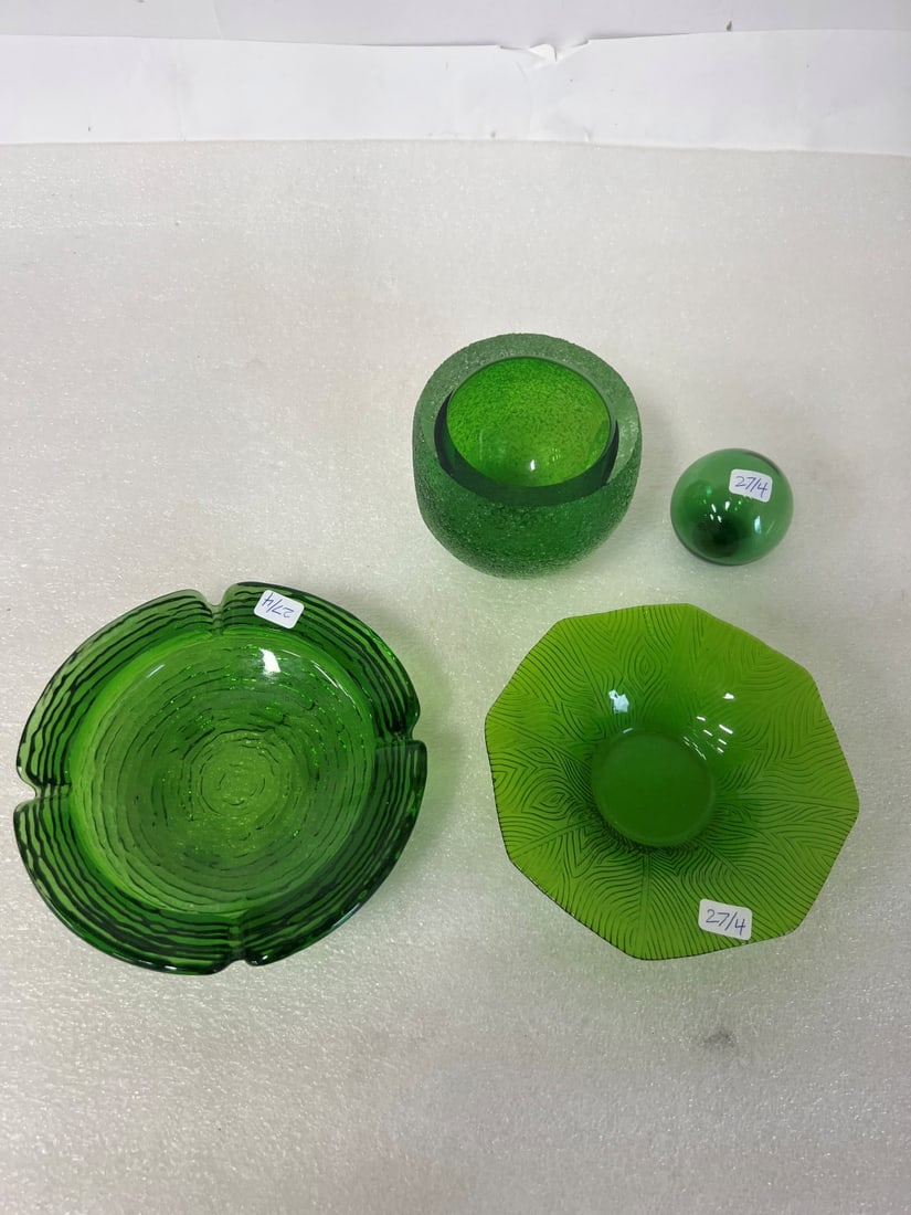 Green Art Glass Inc. Paperweight Vase (4): 3 1/2"H (vase) All others approx 6 1/2"D