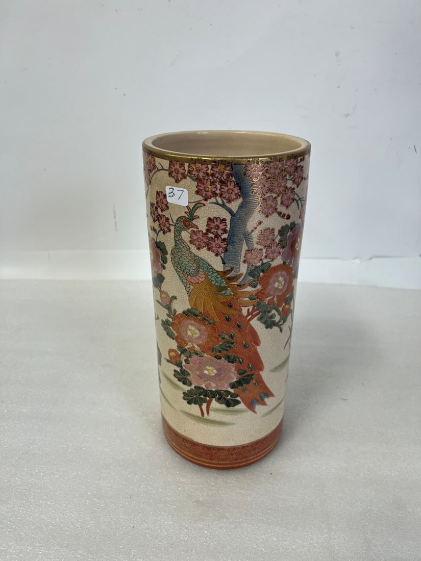 Signed Oriental Vase.: 12H Calligraphy Markings at the underside