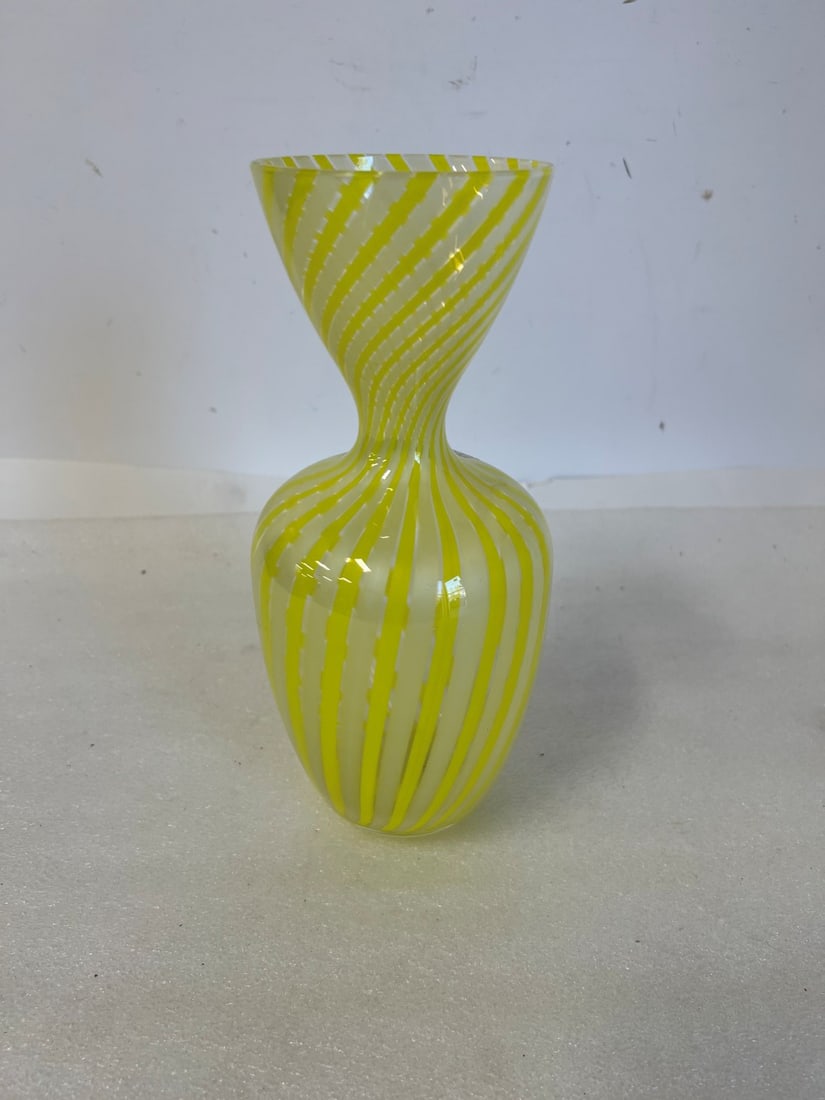 Murano Yellow Swirl Glass Vase: 10.5"H