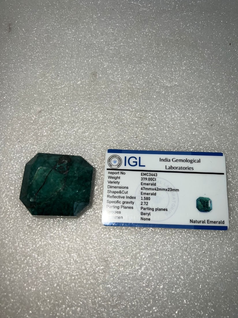 Natural Emerald 379 Ct: Emerald shape Multi-faceted. Gemological Laboratory