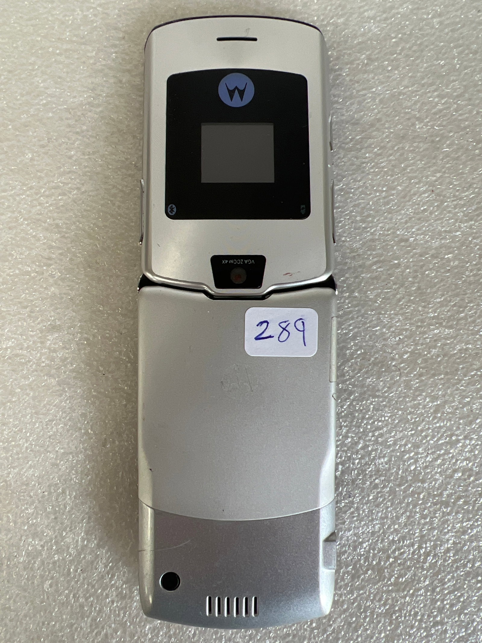 Vintage Razor Flip Phone (1 of 3)