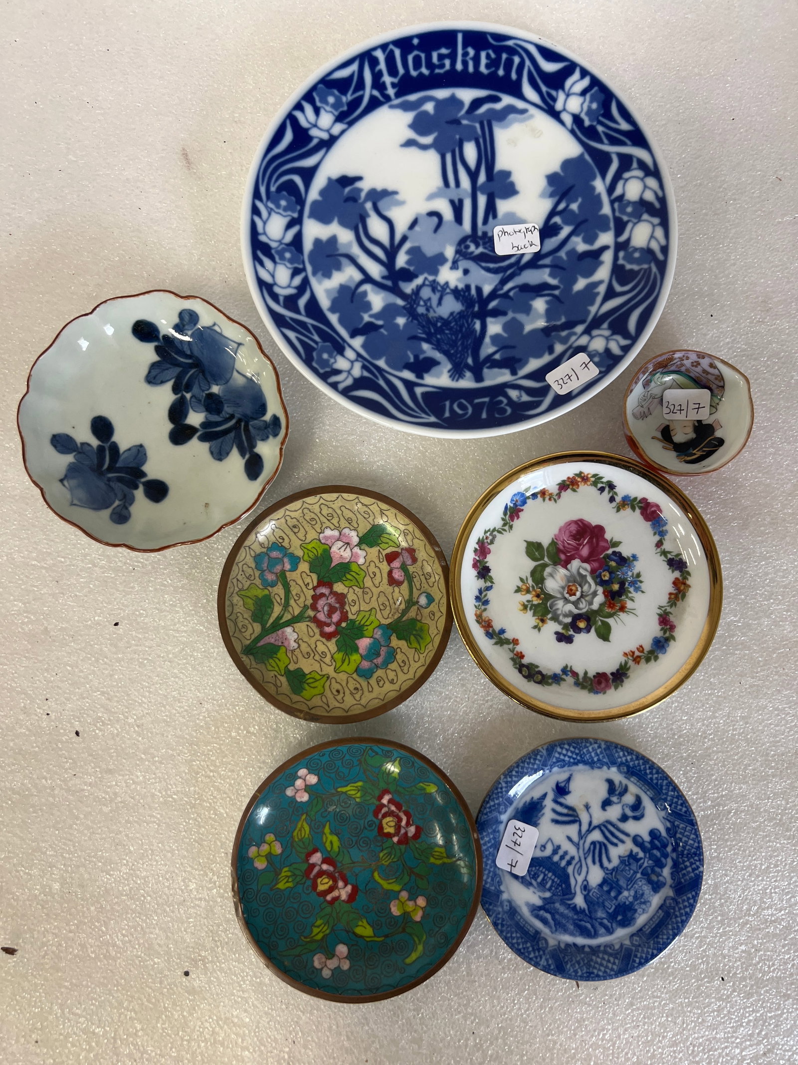 Collectors Lot of Plates. (7) (1 of 1)