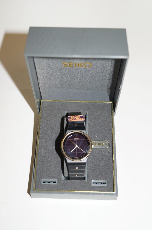 Seiko Quartz Watch Original Box: Never Used. ; 32mm