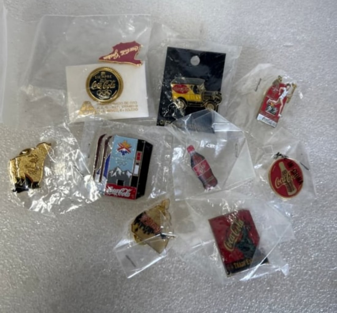 Collectors Lot Of Coca Cola Pin Backs (10) (1 of 3)