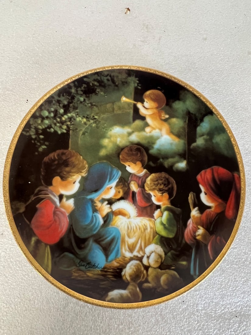 Precious Moments Plate: Marked at the Underside "Come Let us adore him" 7 1/2" W