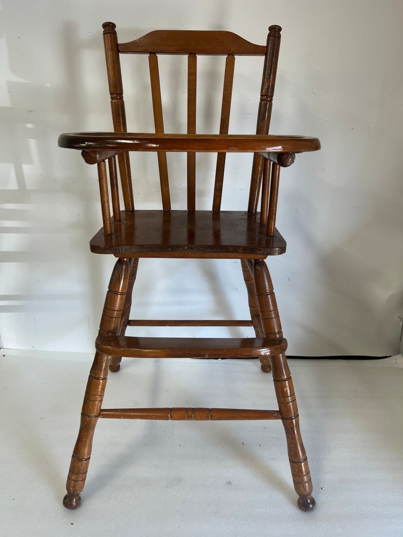 Vintage Child's High Chair. (1 of 2)