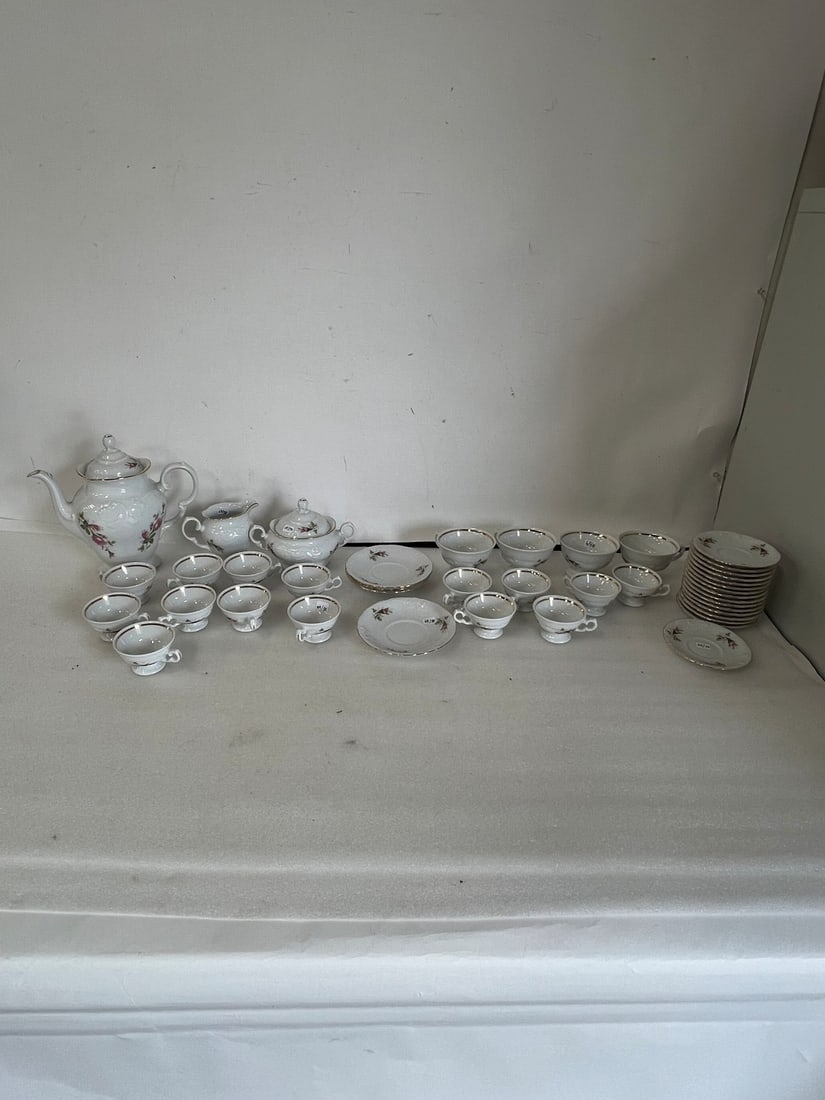Royal Vienna Collection China Service (38): Marked Poland Royal Vienna Collection inc. a tea set W. Creamer, Covered Sugar and Teap0t. four regular cups and saucers, 15 demi-tasse cups and sixteen demi-tasse saucers. (38 pcs )