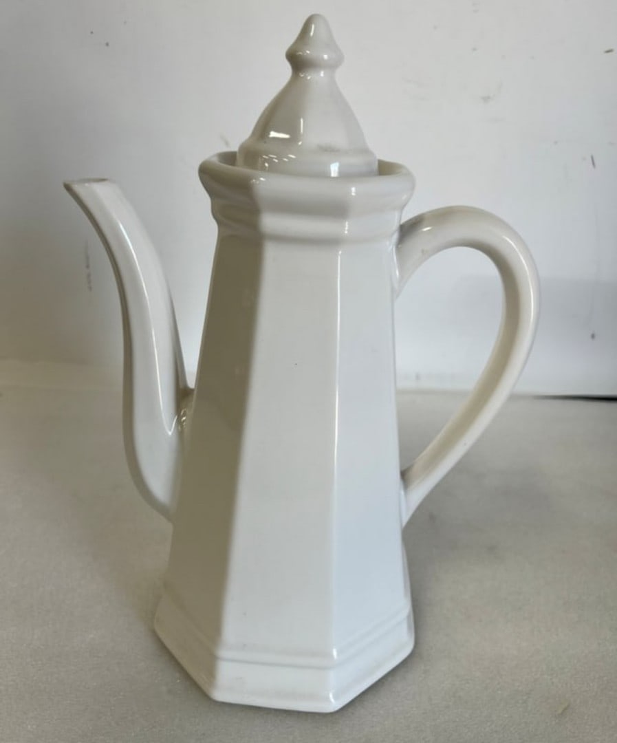 Vintage Pfaltzgraff Heritage Coffee Pot: White stoneware or ironstone. Marked at the underside. 13.5"H