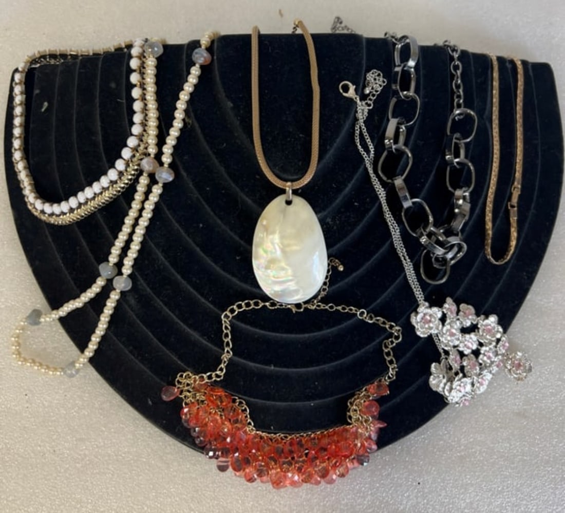 Vintage Costume Jewelry (7) (1 of 3)
