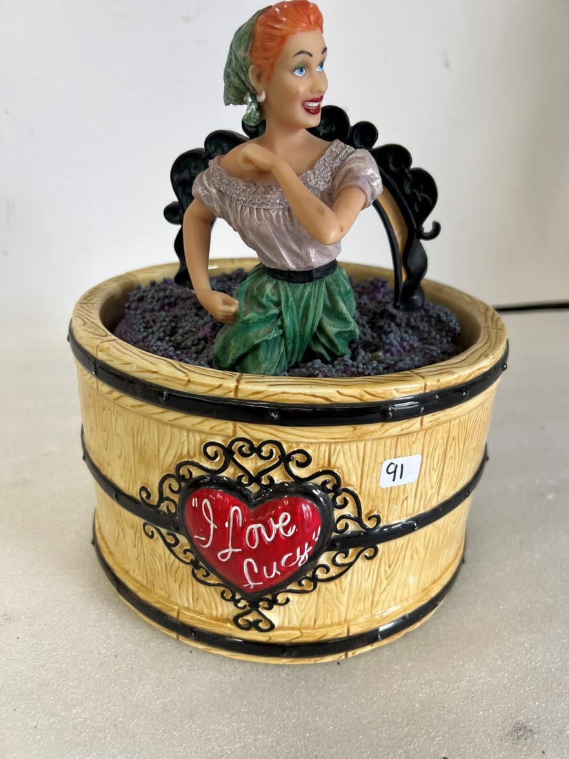 I Love Lucy Cookie Jar Marked Vandor (1 of 2)
