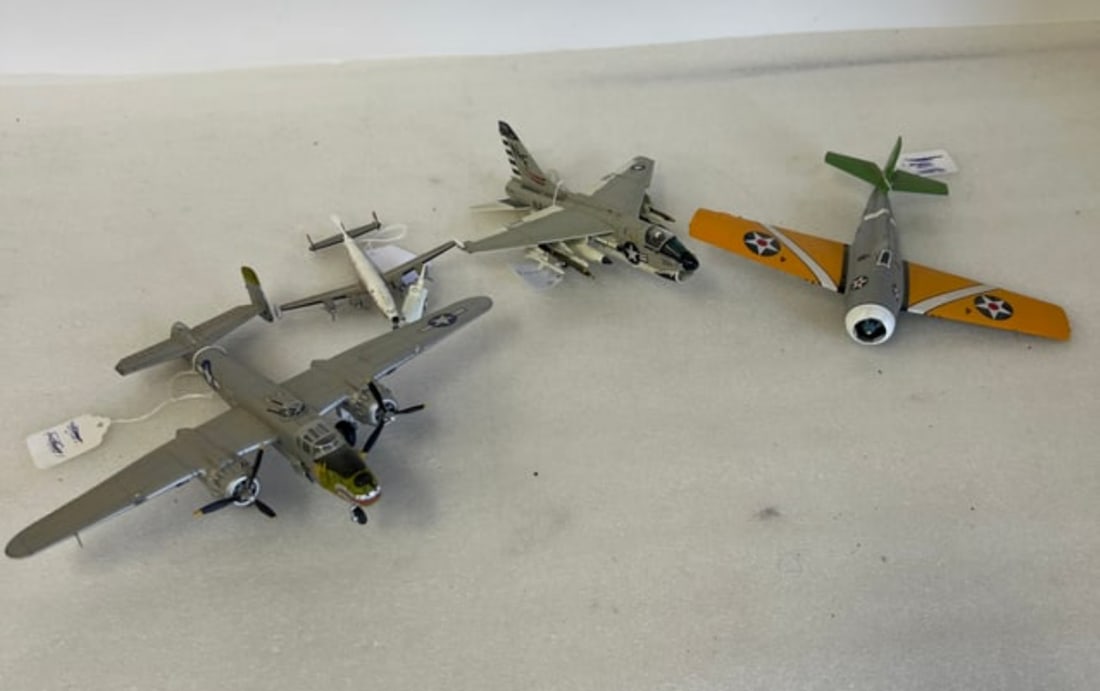 Airplane Models (4) (1 of 3)