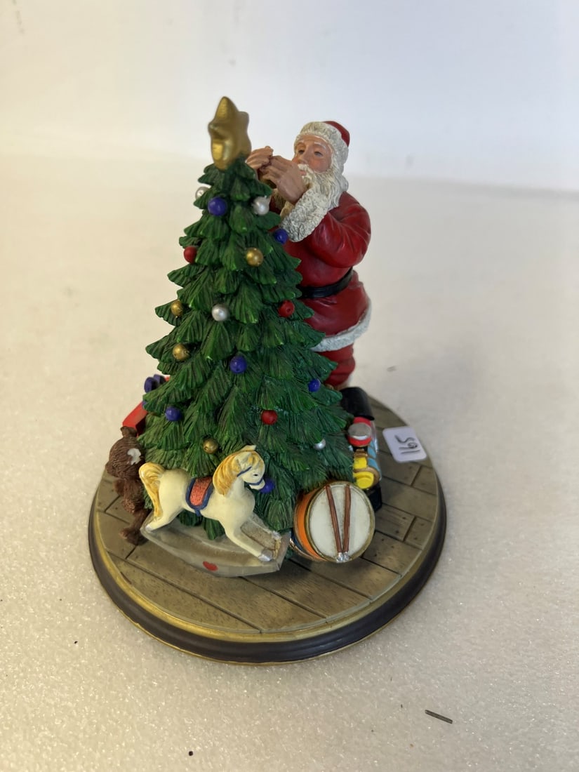 Danbury Figure.Ltd. Ed Santa Trimming Tree (1 of 3)