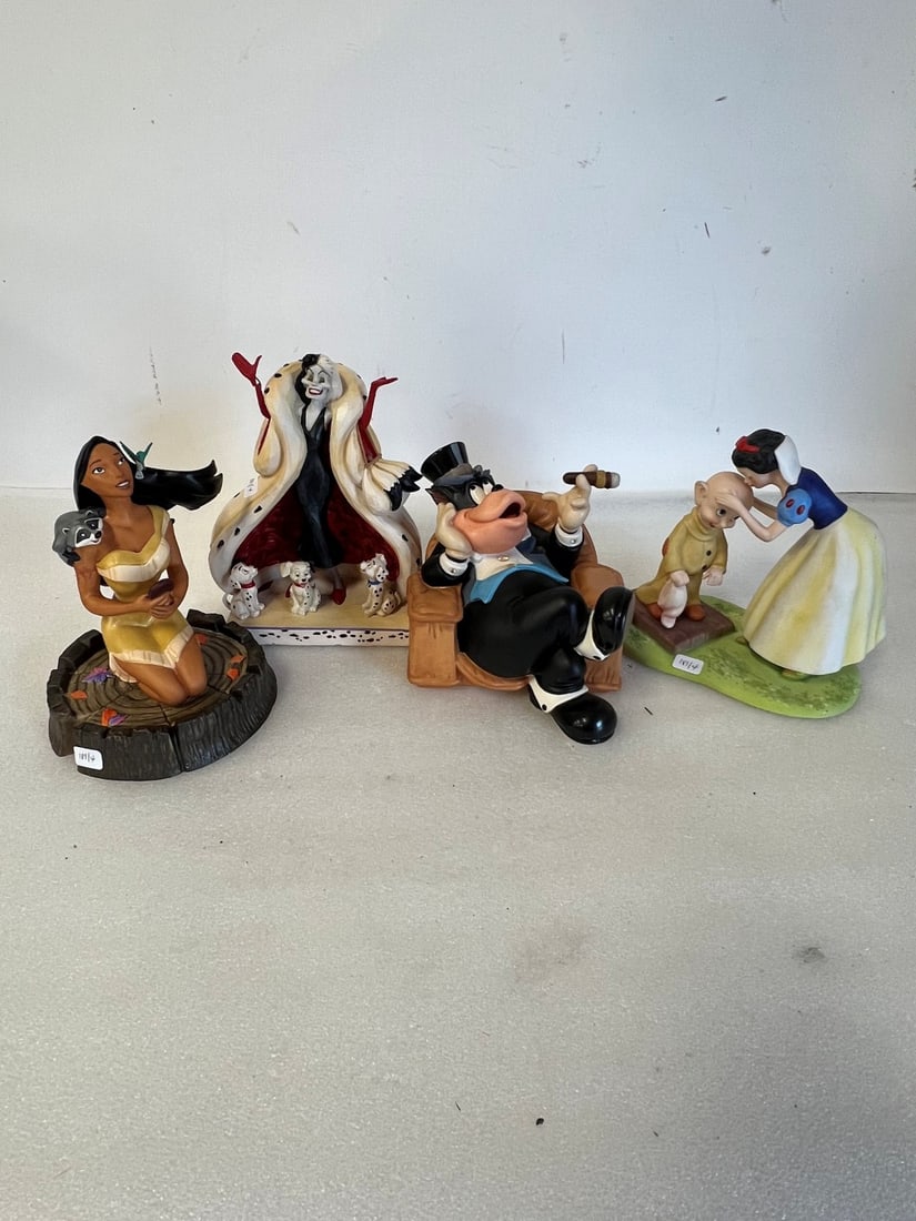 Collectible Walt Disney Figures (4) (1 of 3)