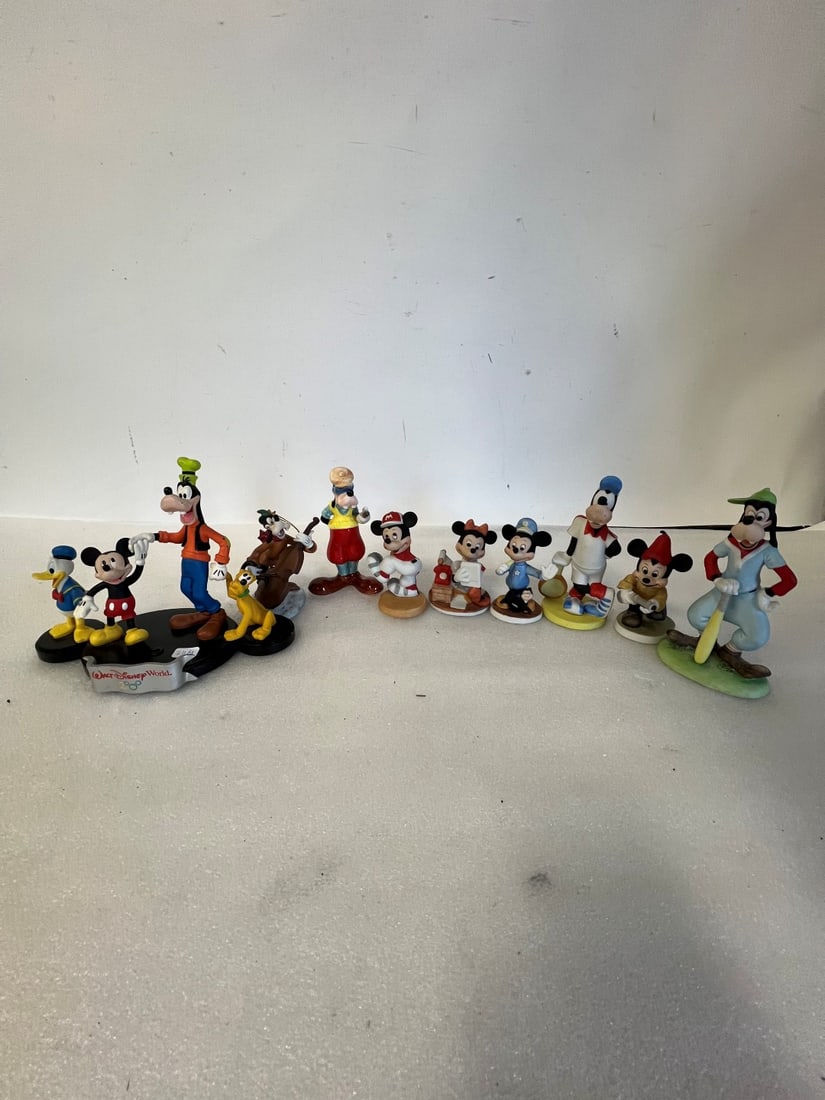 Collectible Disney Figures (9): All Minnie, Mickey,Pluto, Goofy and Donald Duck.Nine in the lot.