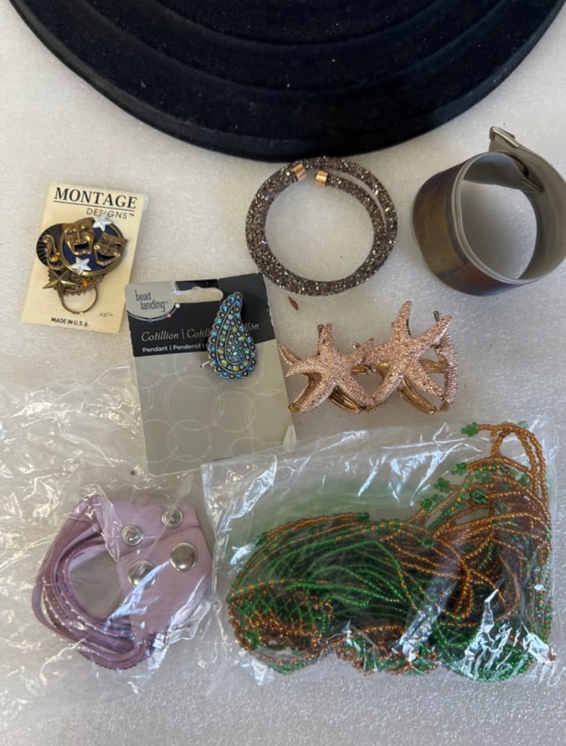 Vintage Costume Jewelry (7) (1 of 2)