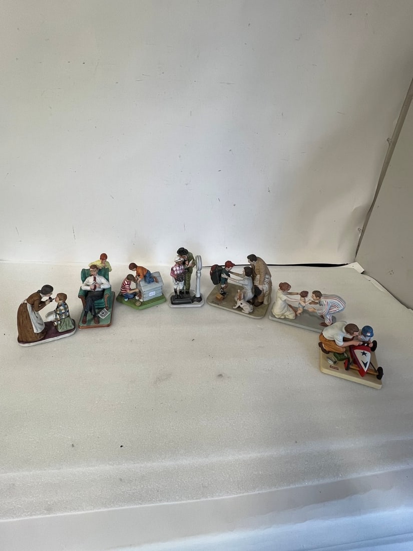 Norman Rockwell Figurine (7) (1 of 4)