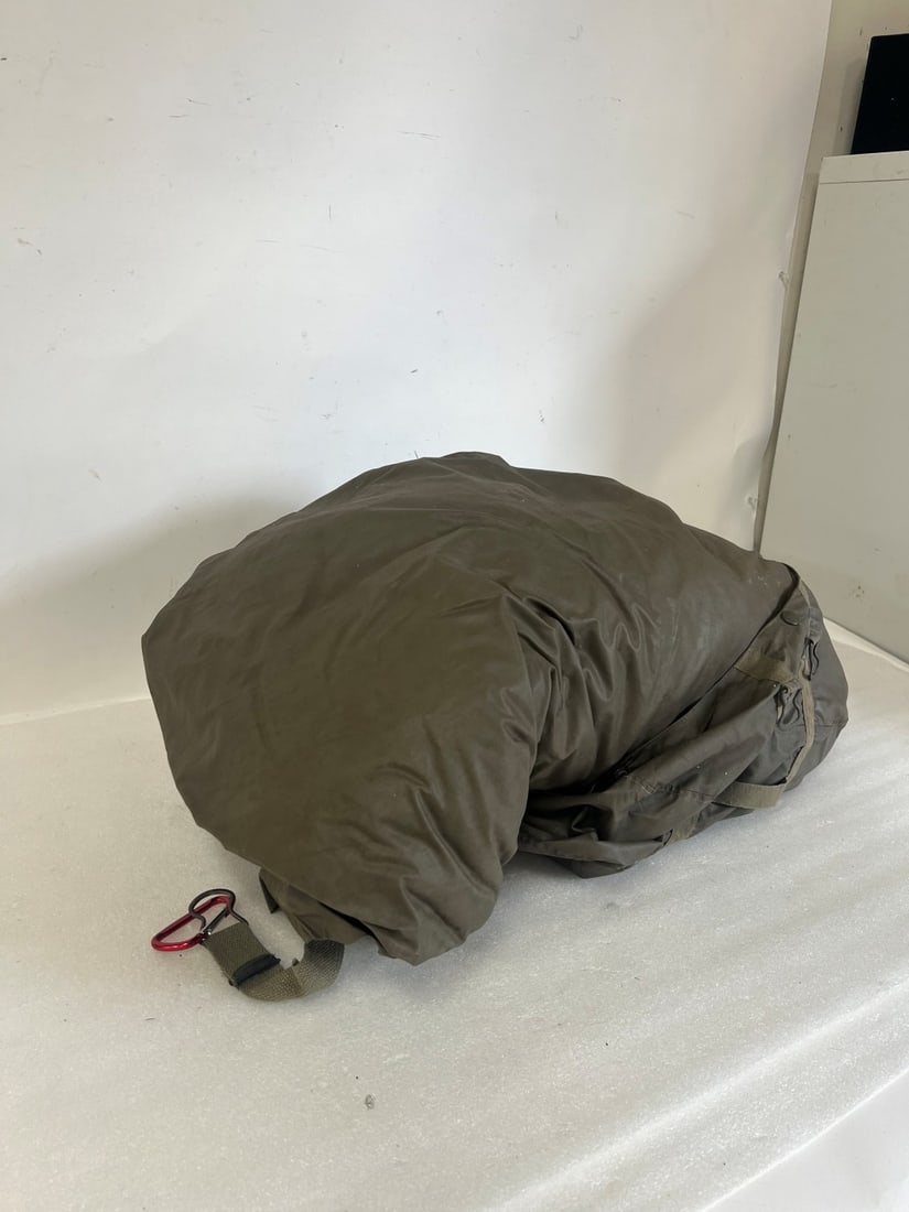 Paratrooper Sleeping Bag: In protective Case.