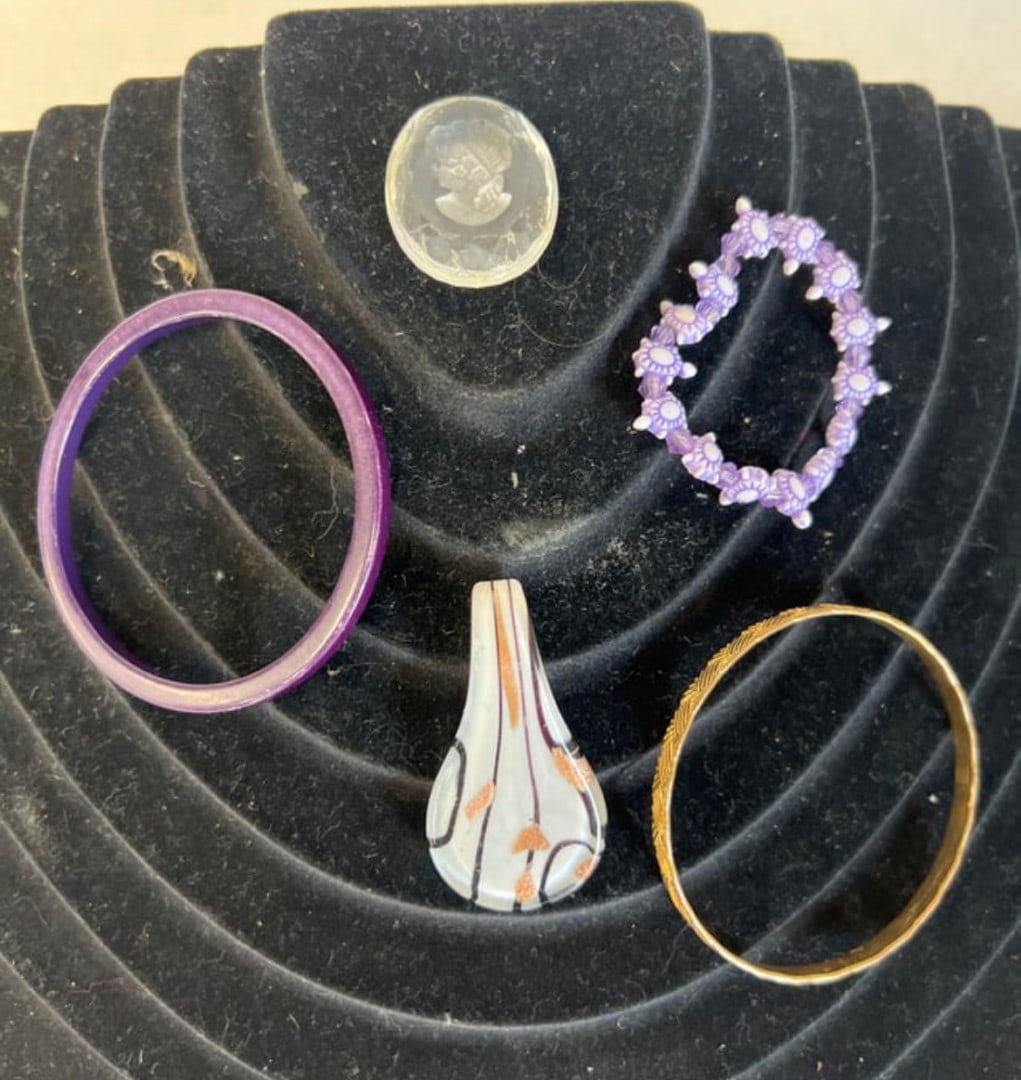Lot of Vintage Costume Jewelry (5) (1 of 1)