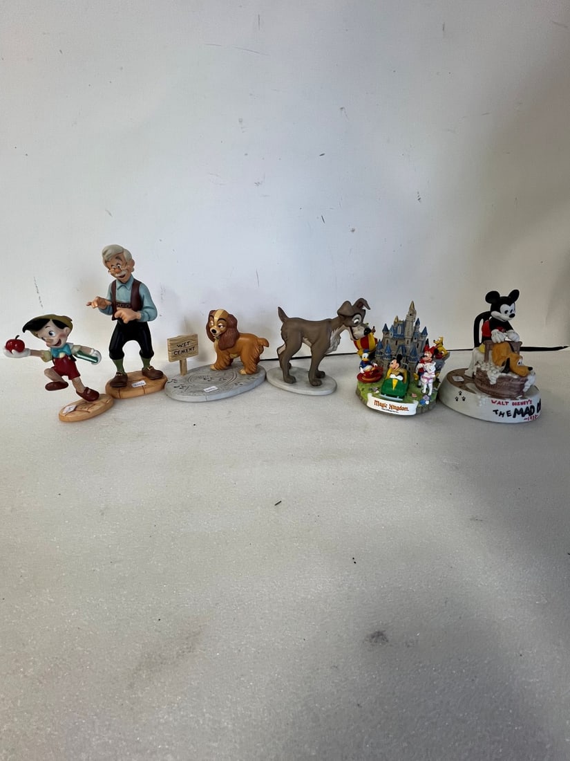 Walt Disney Figures. (6) (1 of 3)