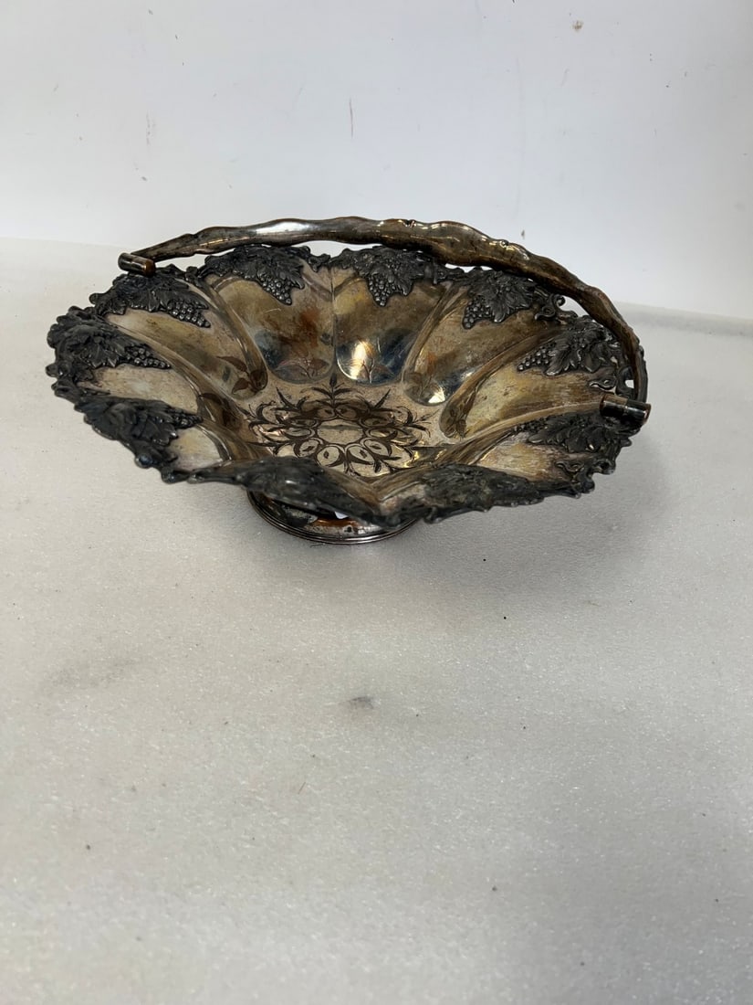 Large Ornate New England Silverplate Basket: 12"W