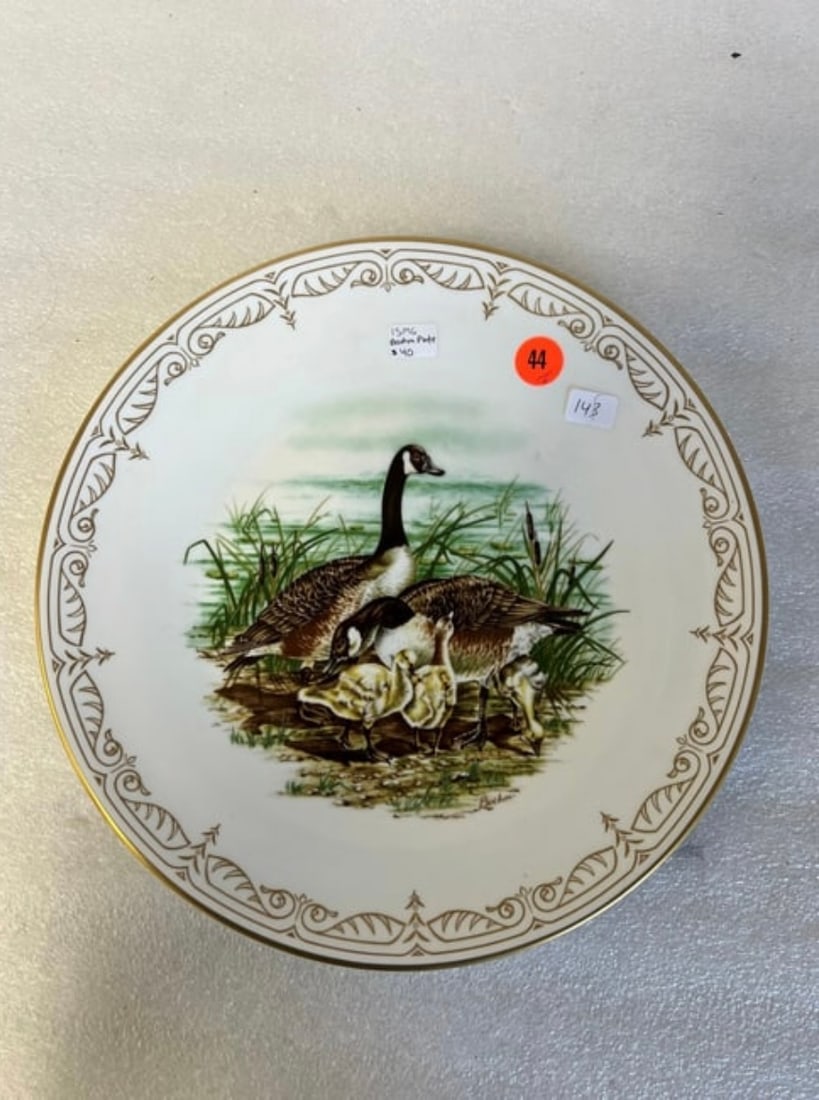 Limited Edition Edward Marshall Boehm "Canada Geese" Collector Plate: 11" in diameter. Hand crafted English Bone china with pure gold border. From the Water Bird Collection.