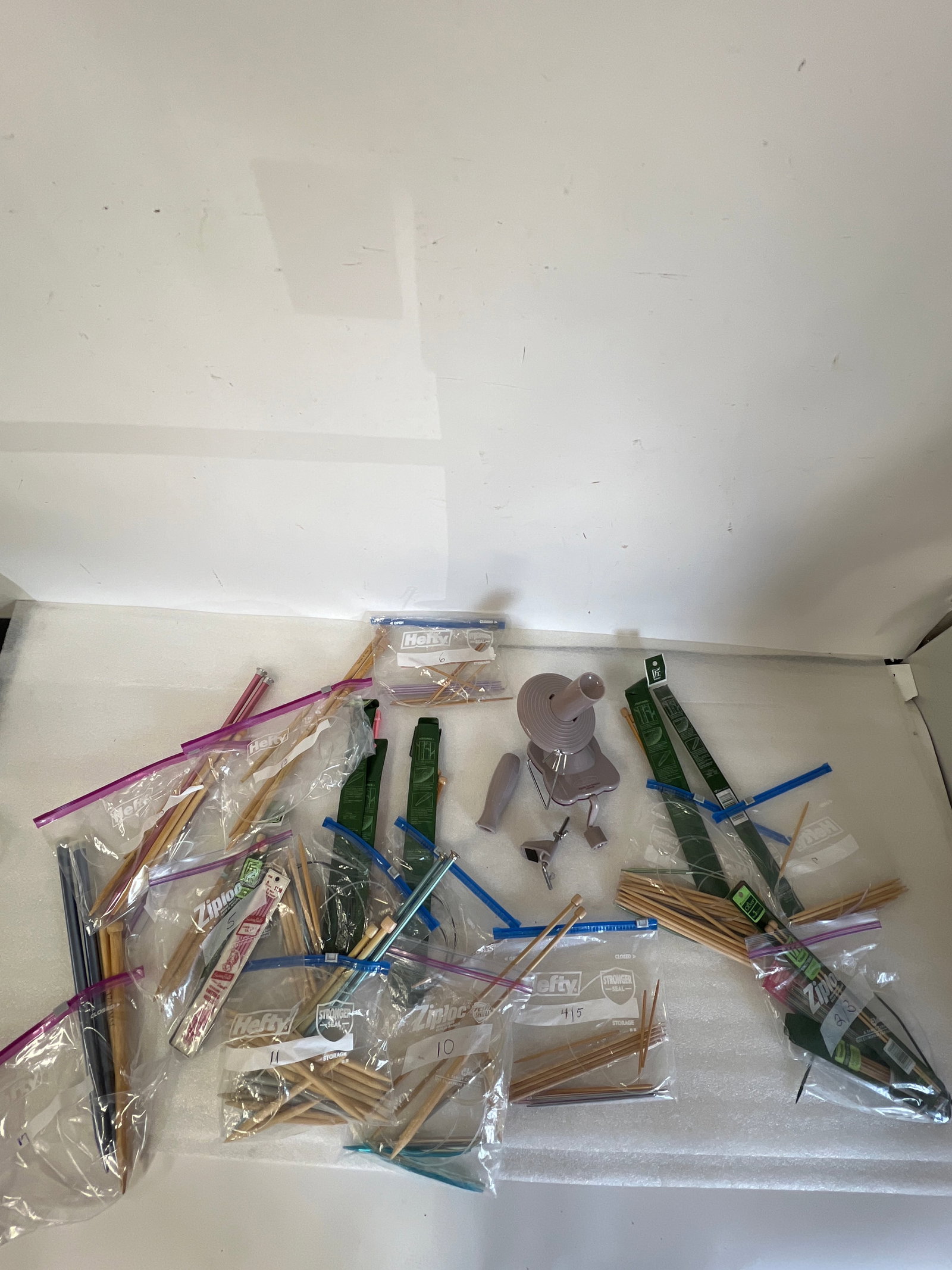Lot Knitting Needles (21 Pr) and Yarn winder: As Pictured