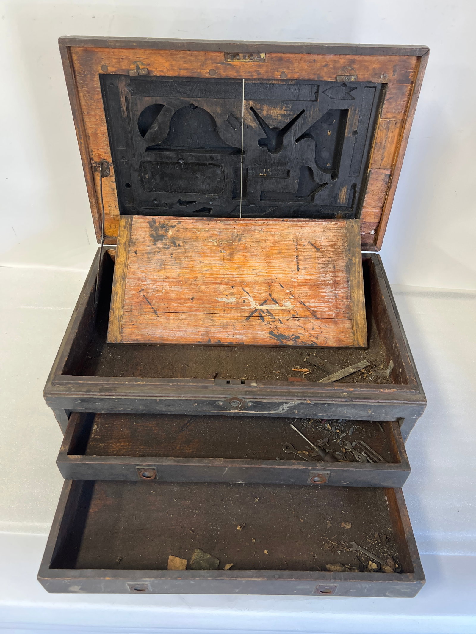 Antique Lift Top 2 Drawer Tool Chest (1 of 2)