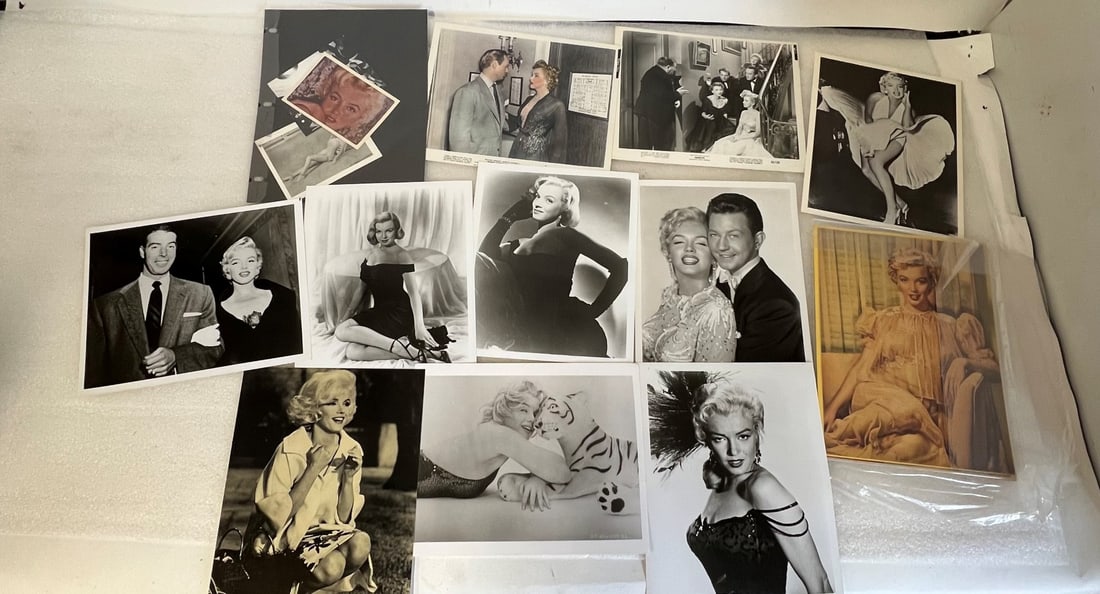 Marilyn Monroe Photographs (16): As pictured. Vintage and Black and Whte.Sixteen in the lot.