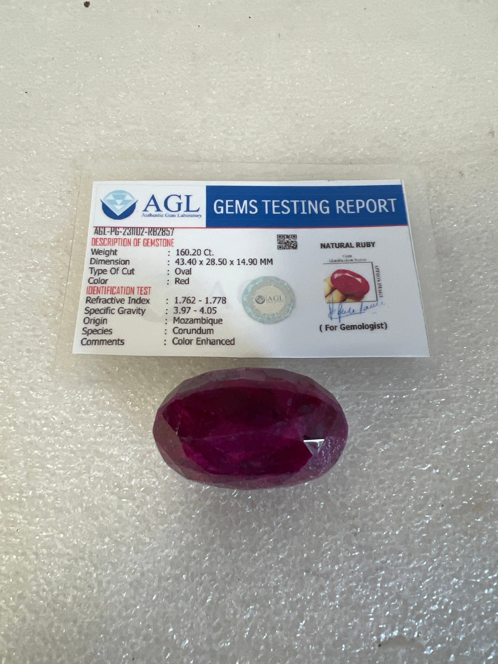 160.20ct Natural Ruby: 43.40 x 28.50 x 14.90mm