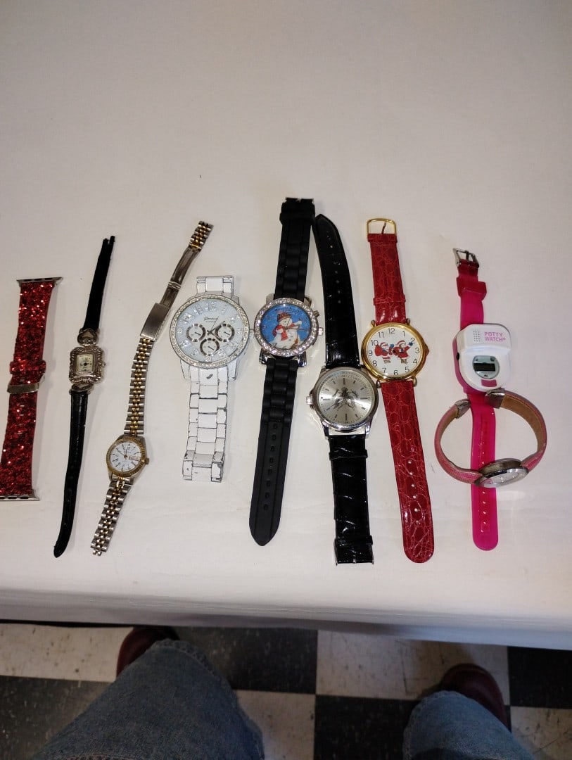 Collectors Lot of Wrist Watches (9): Two Chistmas and 6 others. as pictured. Included in the lot is a glitter wrist band.