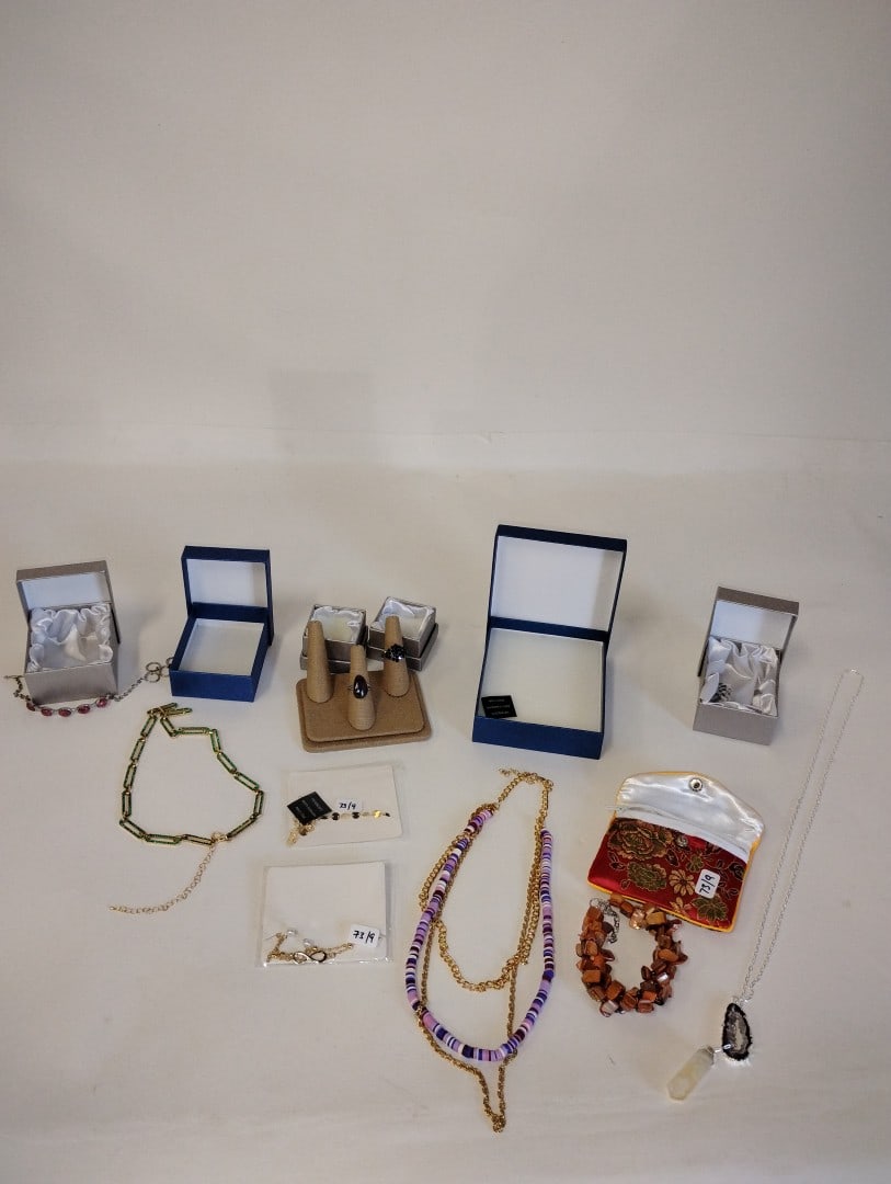 Vintage Costume Jewelry (9) (1 of 7)