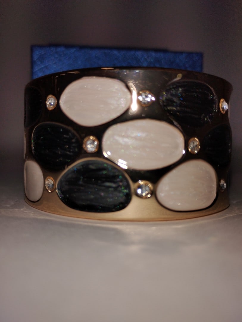 Cuff Bracelet: As pictured, 1.5" wide.