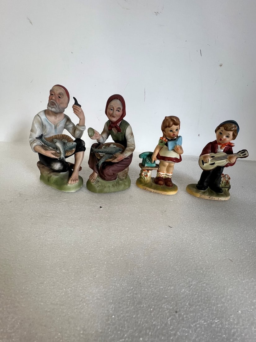 Collectible Porcelain, Pottery Figures (4) (1 of 1)